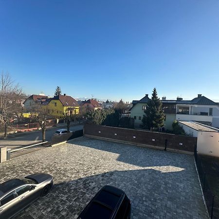 Villa Mala Praha Experience In The Center Of 질리나 외부 사진