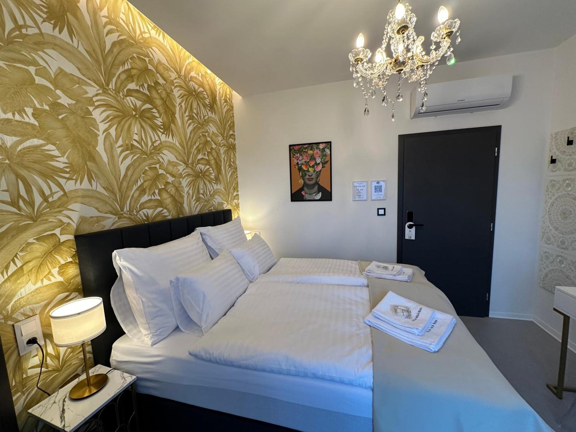 Villa Mala Praha Experience In The Center Of 질리나 외부 사진