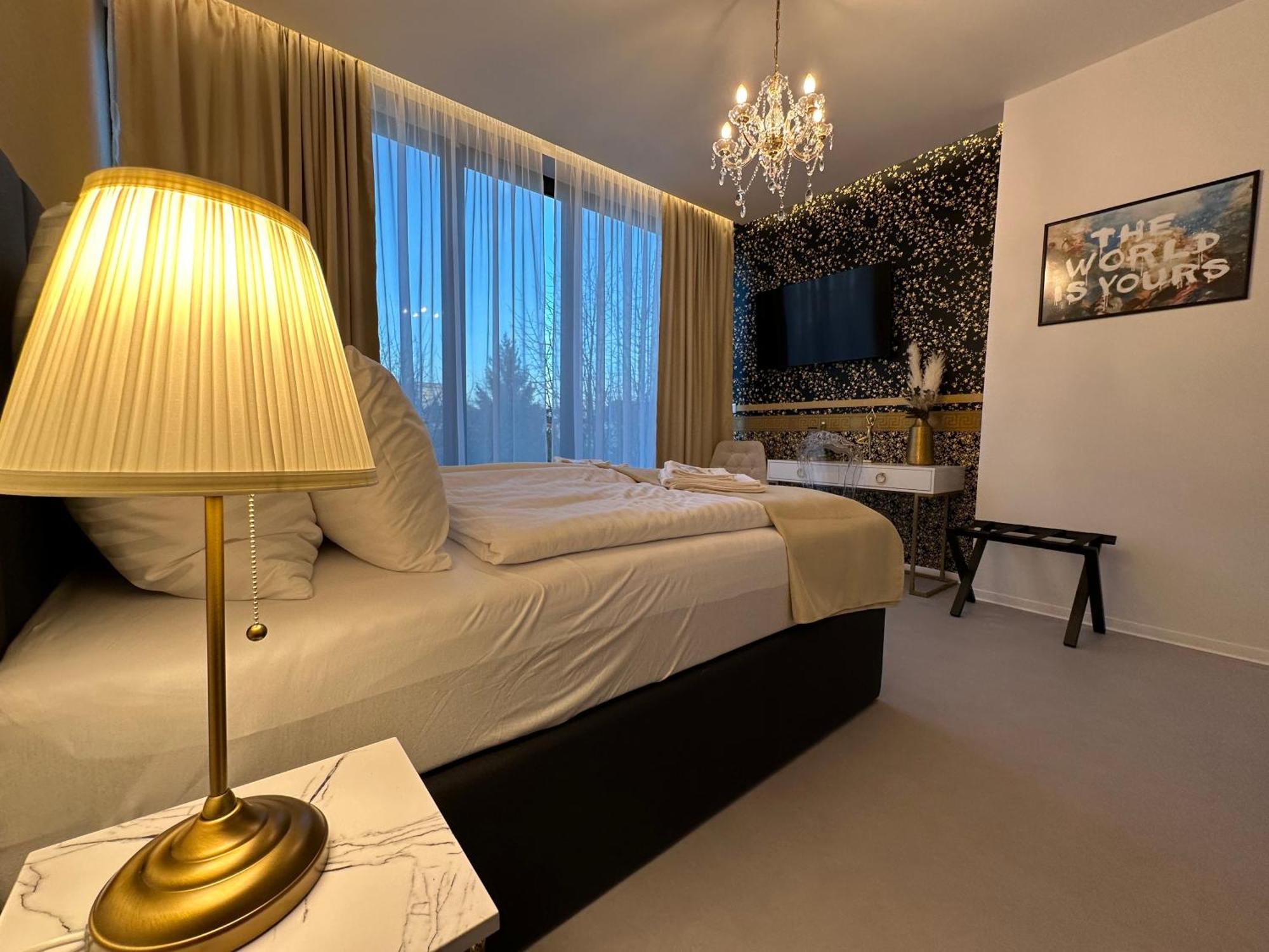 Villa Mala Praha Experience In The Center Of 질리나 외부 사진