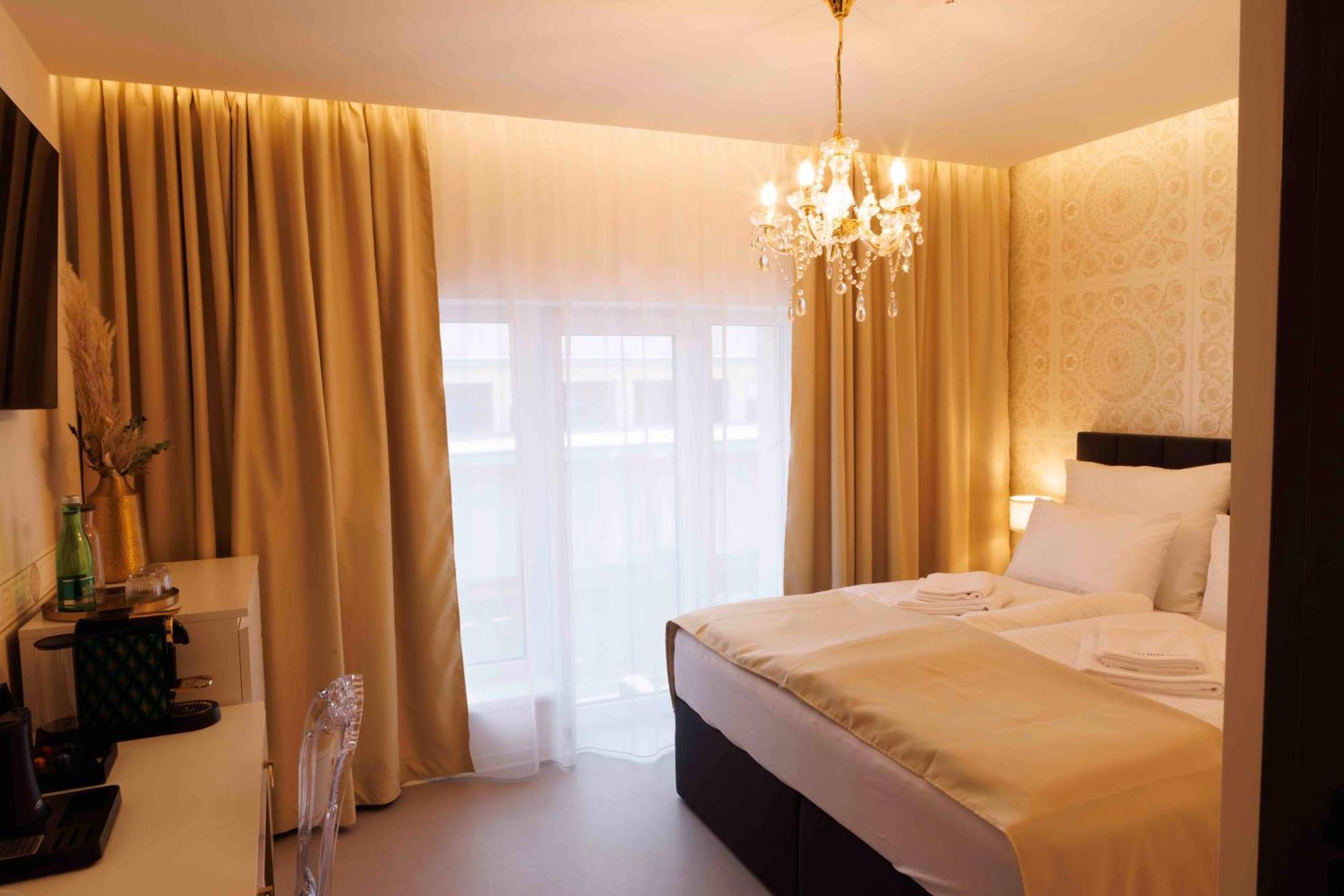 Villa Mala Praha Experience In The Center Of 질리나 외부 사진